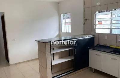 Excelente casa -na rua nicolas adam, 2 dormis, vaga de garagem pra 1 carro com corredor lateral, sala, conzinha, otima  localização , mercados e trans