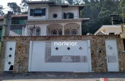 Sobrado a venda no centro de ribeirão pires ,4 quarto ,3 suite 4 vaga ,piscina