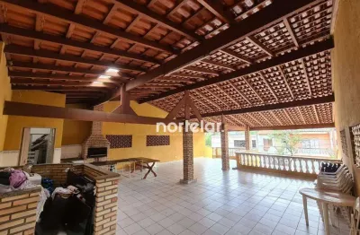 Casa com 2 quartos à venda, 150 m² por R$ 610.000 - Três Montanhas - Osasco/SP