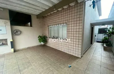 Sobrado de 2 dormitórios muito bem localizado na vila itaberaba, imóvel bem aconchegante piso laminado novo com uma bela estrutura…..nos fundo contém