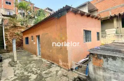 Características da casa:  - 2 dormitórios, um podendo ser usado como closet. - 1 cozinha bem ampla com uma maravilhosa iluminação natural, ideal para