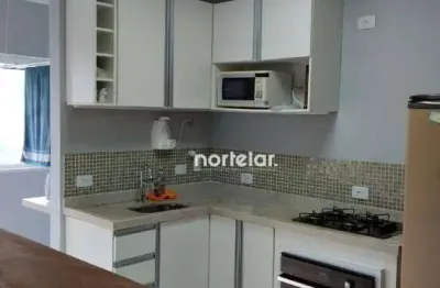 Apartamento amplo a 500m da praia da enseada – 3 dormitórios, varanda e lazer!
