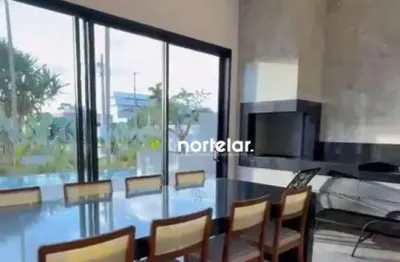 Casa nova semi mobiliada com 3 quartos , sendo 2 suítes, 4 banheiros, area gourmet e segurança 24h