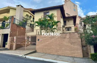 Ótima residência, moderna e pronta para morar. muito bem conservada. são 4 amplos dormitórios, sendo 3 suítes, sala em 3 ambientes, cozinha planejada,