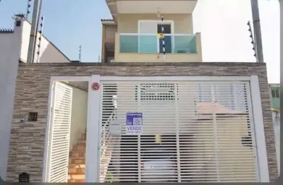 Esta casa é uma excelente oportunidade para quem busca conforto e espaço. Com 198 metros quadrados de área construída, oferece um ambiente amplo e bem