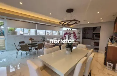 Descubra a sofisticação e o conforto nesta cobertura duplex finamente decorada, localizada no renomado Condomínio Clube Paraíso Vila Romana, na Rua Fá