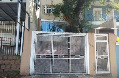 Casa na carlos huber fre. praça e a pocos metros do col. farroupilha