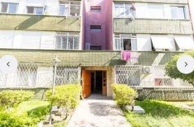 Junto a trevo ap. 2 dorm.de frente com sol da manha e todo reformado