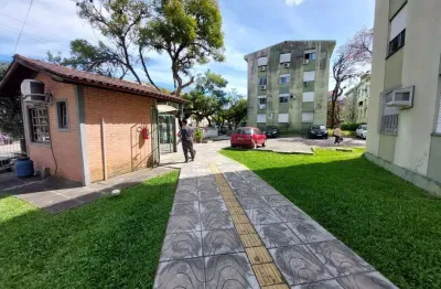 Lindo apto. desocupado totalmente reformado com 2 dorm. e estac.