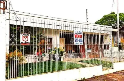 Linda residência totalmente térrea com 3 dorm. suíte e pátio com piscina.