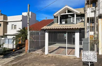 Sobrado 02 dormitórios (com sotão reversível em terceiro quarto)  sendo 01 suíte