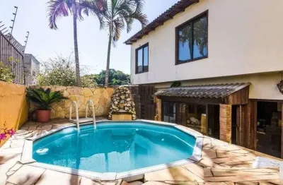 Atençao residencia com 192,78 m2 em rua calma junto a avenida de barbada