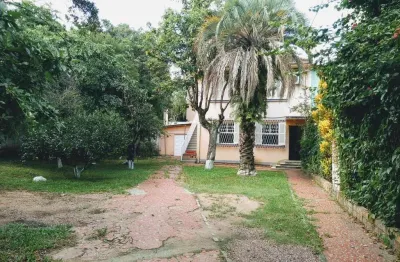 Em local previlegiado residencia para 2 familias independentes