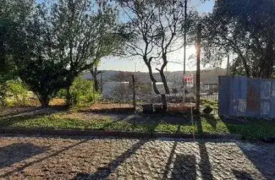 Lindo terreno de esquina em zona residencial com belas moradias (barbada)