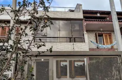 Casa com 3 quartos à venda na Rua Waldemar da Silva Tavares, 234, Guarujá, Porto Alegre