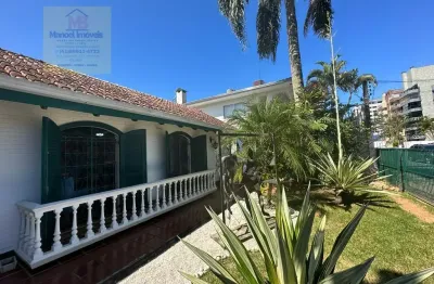 Casa à venda na avenida alvorada, 230, caiobá, matinhos, 220 m2 por r$ 2.150.000