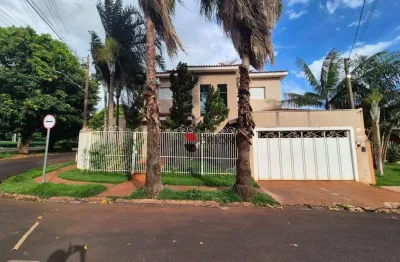 Casa à venda, com 250 m², 3 quartos, localizada no Centro da cidade, em Jardinópolis/SP