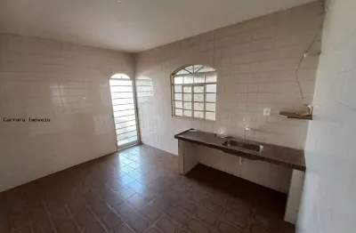 Casa para Locação em Uberlândia, Santa Monica, 3 dormitórios, 1 suíte, 2 banheiros, 2 vagas
