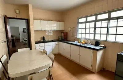 Casa para Venda em Uberlândia, Brasil, 4 dormitórios, 1 suíte, 2 banheiros, 3 vagas