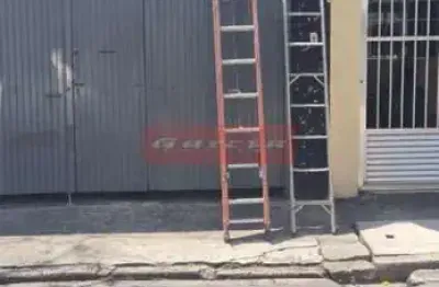 Sobrado p loc. com 5 salas, 4 wcs, quintal, entr. lateral 2 vagas. oportunidade