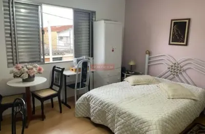 Casa de vila com 2 dormitórios, 2 banheiros e 2 vagas de garagem