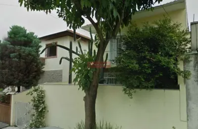 Excelente casa com171m de terreno, 213m de construção, 4 dormitórios, 4 banheiros, 4 vagas.