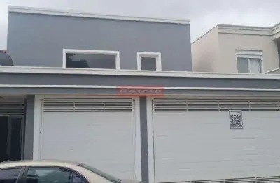 Linda casa para venda com 2 dorm, 2 suites, sacada, lareira, quintal, 3 vagas , entrada lateral