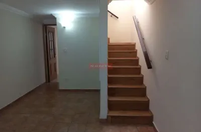 Sobrado super bem localizado, super charmoso, com 3 dormitórios, no coração da vila cruzeiro