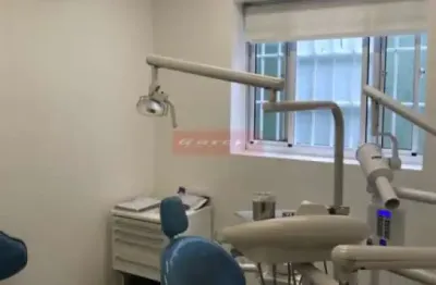 Excelente casa comercial para consultório , 160 metros, 5 salas, 3 banheiros, 2 vagas.