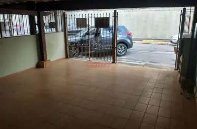 Sobrado com 100m2, com 2 dorm, sala, coz, entrada lateral, 2 wcs, edicula, 2 vagas. oportunidade