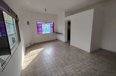 Sala comercial para alugar na Praça Santo Antônio, 48, Centro, Poá