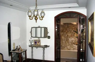 Casa com 3 quartos para alugar na Avenida Francisco Falconi, 632, Jardim Avelino, São Paulo