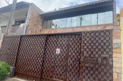 Casa com 4 quartos à venda na Rua Vereador Aurelino Mader Gonçalves, 663, Xaxim, Curitiba por R$ 620.000
