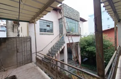 Casa Antiga, lote de 360m2 para reformar ou  demolir e construir
