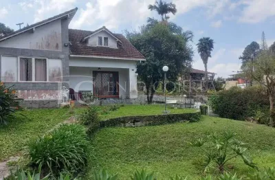 Casa com 3 quartos à venda no Iucas, Teresópolis  por R$ 700.000