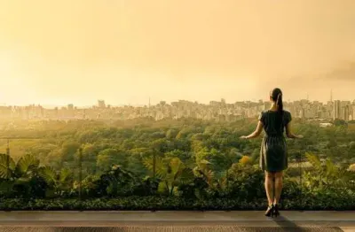Vista Eterna para o Ibirapuera: Residência Suspensa de 371m² e 4 Suítes.