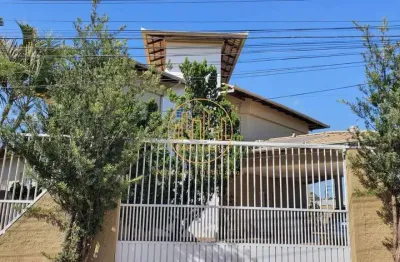 Casa para Venda em Contagem, Colonial, 4 dormitórios, 2 suítes, 4 banheiros, 4 vagas