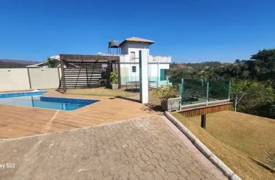 Casa de condomínio, para venda possui 1000 m² com 05 quartos!