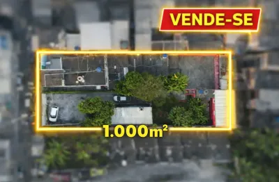Excelente área com 1.000m² (2 lotes de 10x50), contendo 9 casas construí