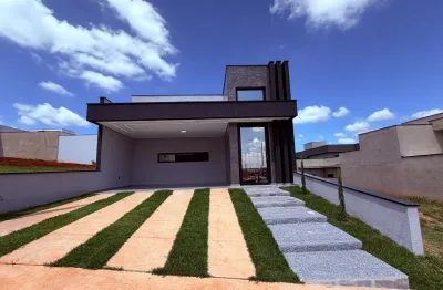 Casa à venda no Condomínio Reserva Ipanema, em Sorocaba, com perfil clube de campo e excelente estrutura de lazer. São 3 dormitórios, sendo 1 suíte master, sala e cozinha amplas integradas, além de es