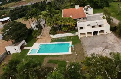 Luxuosa e ampla Chácara em São Roque: Seu Refúgio Perfeito com toda a segurança a 5 minutos do centro da cidade.