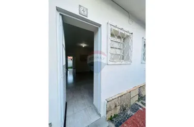 Kitnet com quintal e vaga para motos para locação no bairro Estação em São Roque/SP