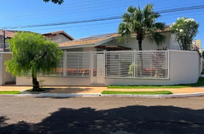 Oportunidade na Vila Sobrinho: Casa Ampla com 3 Apartamentos e 500m² de Terreno.