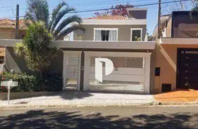 Casa á venda com 4 quartos, suítes, 220 metros, 3 vagas, semi mobiliada, no Botânico.