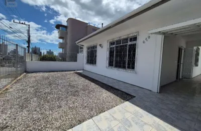 Casa com 3 quartos para alugar na rua moura, 679, barreiros, são josé por r$ 4.500