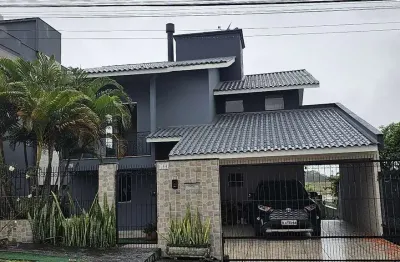 Casa com 3 quartos à venda na rua dos flamingos, 180, pedra branca, palhoça por r$ 1.800.000