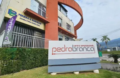 Sala comercial para alugar na Avenida dos Lagos, 41, Pedra Branca, Palhoça por R$ 2.000