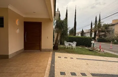 Casa Térrea no Jardins Madri - 3 suítes - área construída 280m²