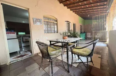 Casa com 3 quartos à venda na Rua Aníbal Domingos Pires, 577, Jardim São Tomás, Londrina, 100 m2 por R$ 230.000