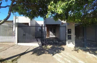 Casa com 3 dormitórios para alugar, 78 m² por R$ 1.800,00/mês - Columbia - Londrina/PR